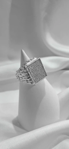 Anillo Sello con Micropavé en internet
