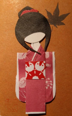 10 COLGANTES Grulla + muñeca de papel ningyo. A eligir. - Hojas de Arte Origami