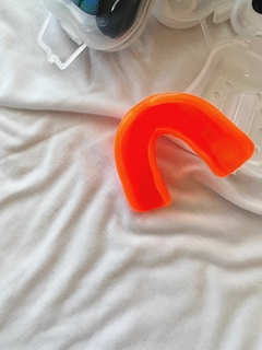 Protector Bucal Nassau Naranja Fluor Senior - comprar online