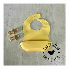 Imagen de Babero de Silicona. Impermeable y Regulable Con Bolsillo.
