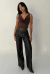Pantalón cuerina wide leg