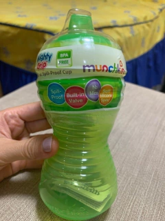 Copo Mighty Grip Anti Vazamento - Munchkin na internet