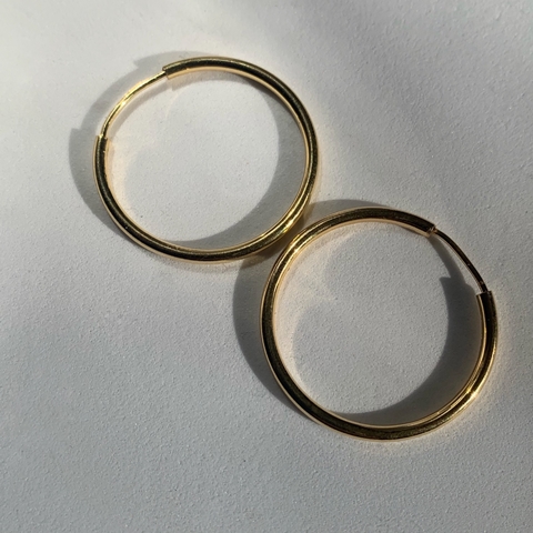 GILT HOOPS (X2)