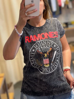 Remera Ramones en internet