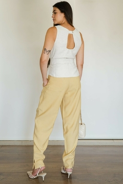 31232-BLUSA PEPLUM SENSORIALE LINEN NATURAL - Loja Clara Assis