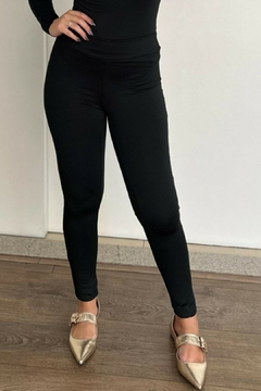 30792-LEGGING TÉRMICA BÁSICA PRETA - comprar online
