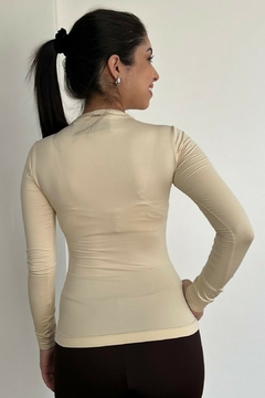 30801-BLUSA TÉRMICA BÁSICA CRU na internet