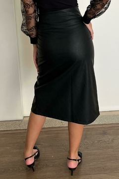 30902-SAIA MIDI LEATHER PRETO COM ELASTANO - Loja Clara Assis