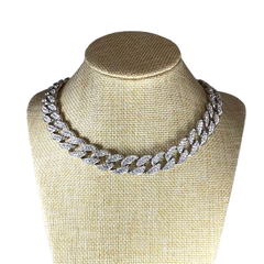 Collar Praga en internet