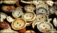 BOTON DE COCO med 36-23mm - ( Art Daly ) - CON LOGO x 1000 UNIDADES en internet