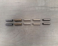 PUNTERA METALICA para cordones CON LOGO x 1000 unidades - SISTEMA LASER