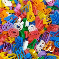 Forminhas De Massinha C/100 Peças Letras Alfabeto Educativo - comprar online