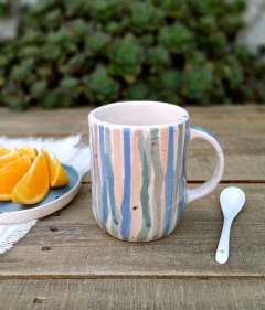 Taza alta 350 ml. chorreada en internet