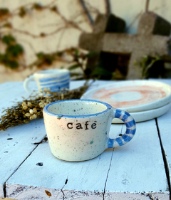 Pocillo con asa. café