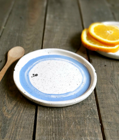 Plato mediano modelo recto. pincelada azul