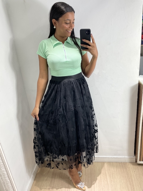 Saia de tule floral - Preta - comprar online