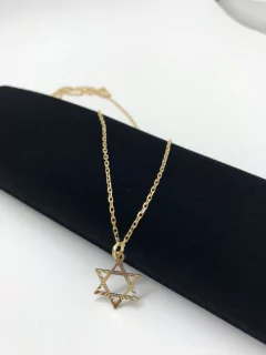 Corrente Masculina com pingente estrela de Davi em ouro 18kl/750 - Design Joias