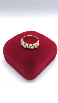 Anel meia aliança em ouro 18kl/750 com 5 diamantes de 20 pontos