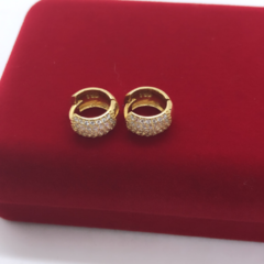 Brinco Argola Com Zircônias Em Ouro 18kl/750 - comprar online