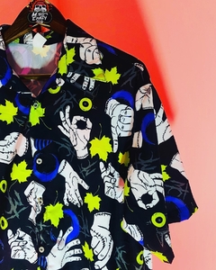 CAMISETA BOTÃO mãozinhas - comprar online