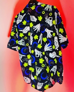 CAMISETA BOTÃO mãozinhas