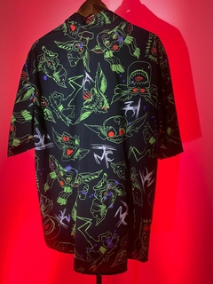 CAMISETA BOTÃO GREMLINS - comprar online