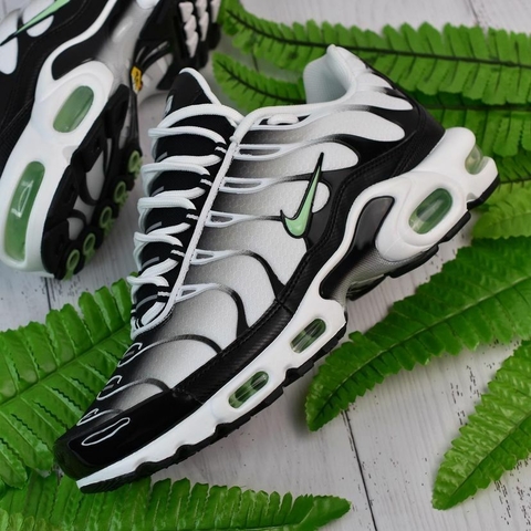 NIKE AIR MAX PLUS TN - BRANCO PRETO E VERDE - TUNED AIR