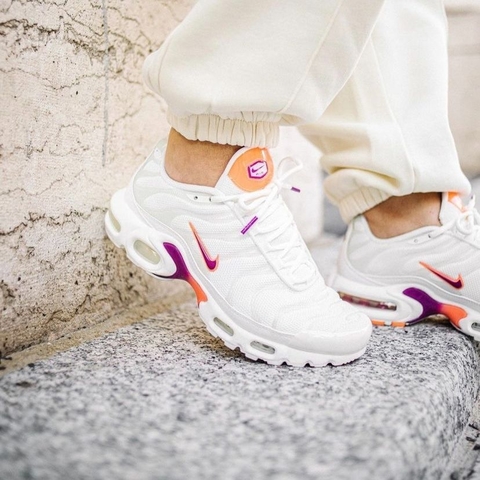 NIKE AIR MAX PLUS TN1 - BEGE E LARANJA - TUNED AIR