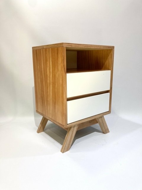 Mesa de luz escandinava