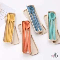 SET DE CUBIERTOS COLORES C/ ESTUCHE