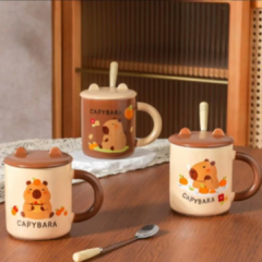 TAZA CON TAPA CAPYBARA OREJITAS - Ab importados