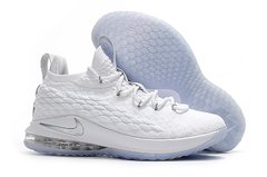 Nike Lebron XV Low na internet