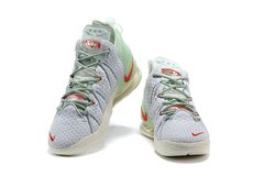 Imagem do Tênis LeBron 18 'Empire Jade'