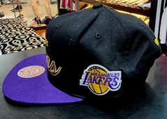 GORRA LAKERS LOS ANGELES BLACK PURPLE GOLD - comprar online