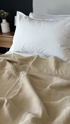 ALMOHADÓN OFF WHITE 70x50 - Guama Deco
