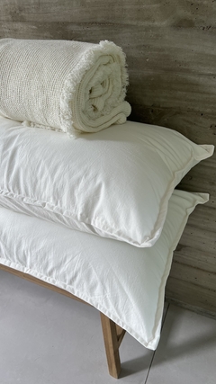 ALMOHADÓN OFF WHITE 70x50 - tienda online
