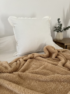 ALMOHADON OLIVIA 60x60 - comprar online