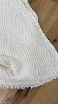 PIE DE CAMA / MANTA NIDO OFF WHITE - comprar online
