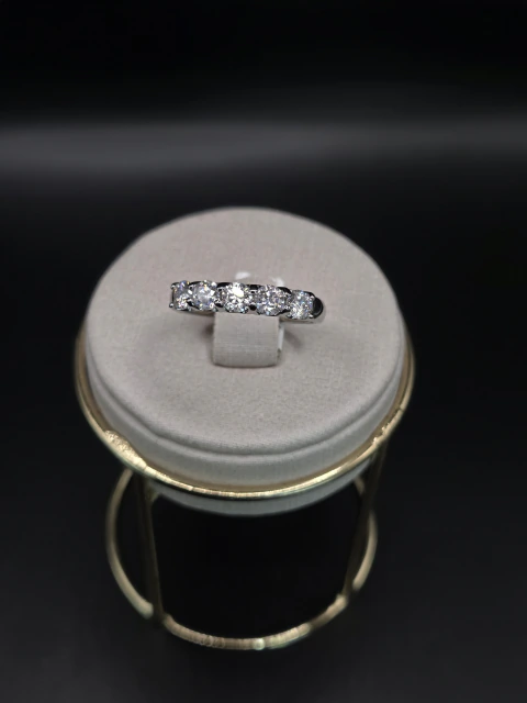 MEIA ALIANÇA ZIRCÔNIA 4MM PRATA 925