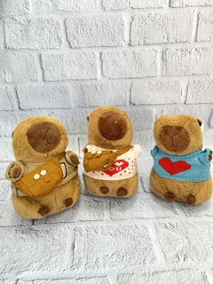 Peluche Capybara con Sweater 25 cm