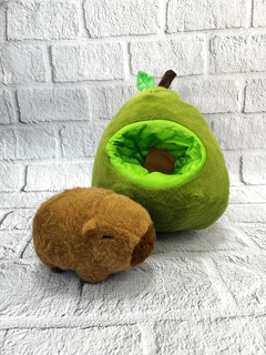Capybara peluche con Palta