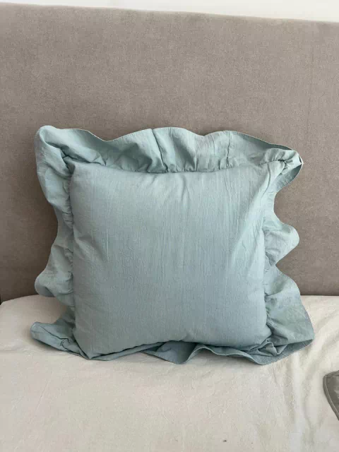 ALMOHADON RECTANGULAR CON VOLADOS - comprar online