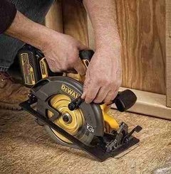 Imagen de Sierra Circular Inalambrica 7 1/4 Dewalt Dcs575t2