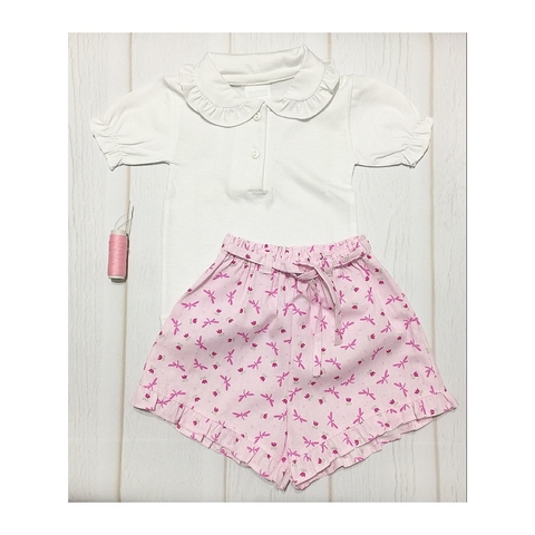 Remera blanca con cuello voladito