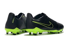 Chuteira Nike Phantom Venom na internet