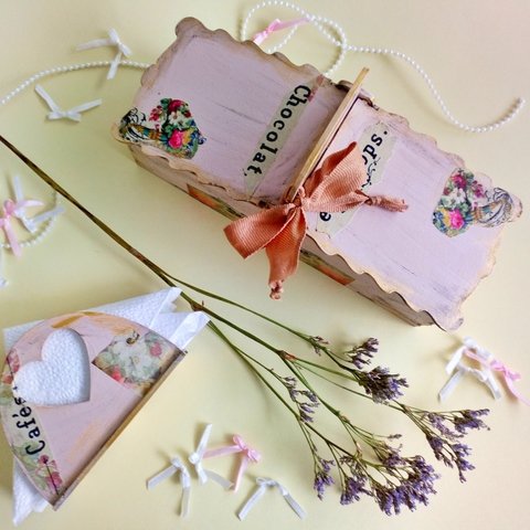 Dúo Yerbera-Azucarera + Servilletero "MERCEDITAS"