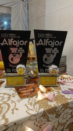 Docena de alfajores de Nuez, categoría Premium - comprar online