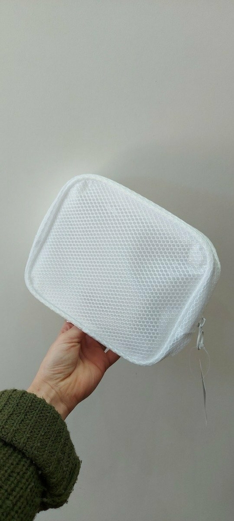 NECESER RED WHITE POCKET