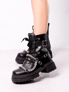 BOTA COTURNO PRETO COM CORRENTES DEMI - comprar online
