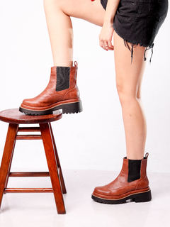 BOTA COTURNO CANO BAIXO CARAMELO E PRETO CORA